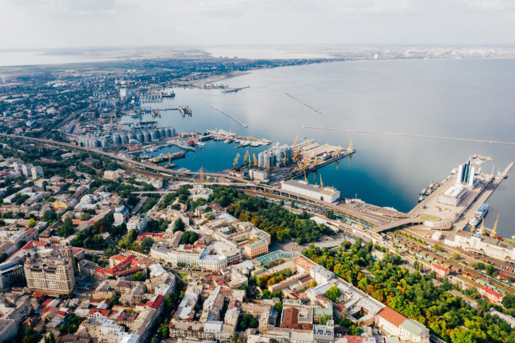 Hafen Odessa, Ukraine (credits to teksomolika @ freepik)